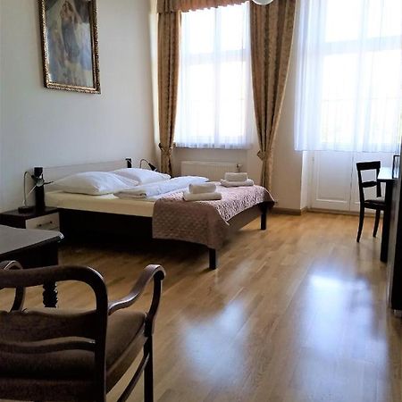 Bed and Breakfast Dom Notre Dame Vratislav Exteriér fotografie