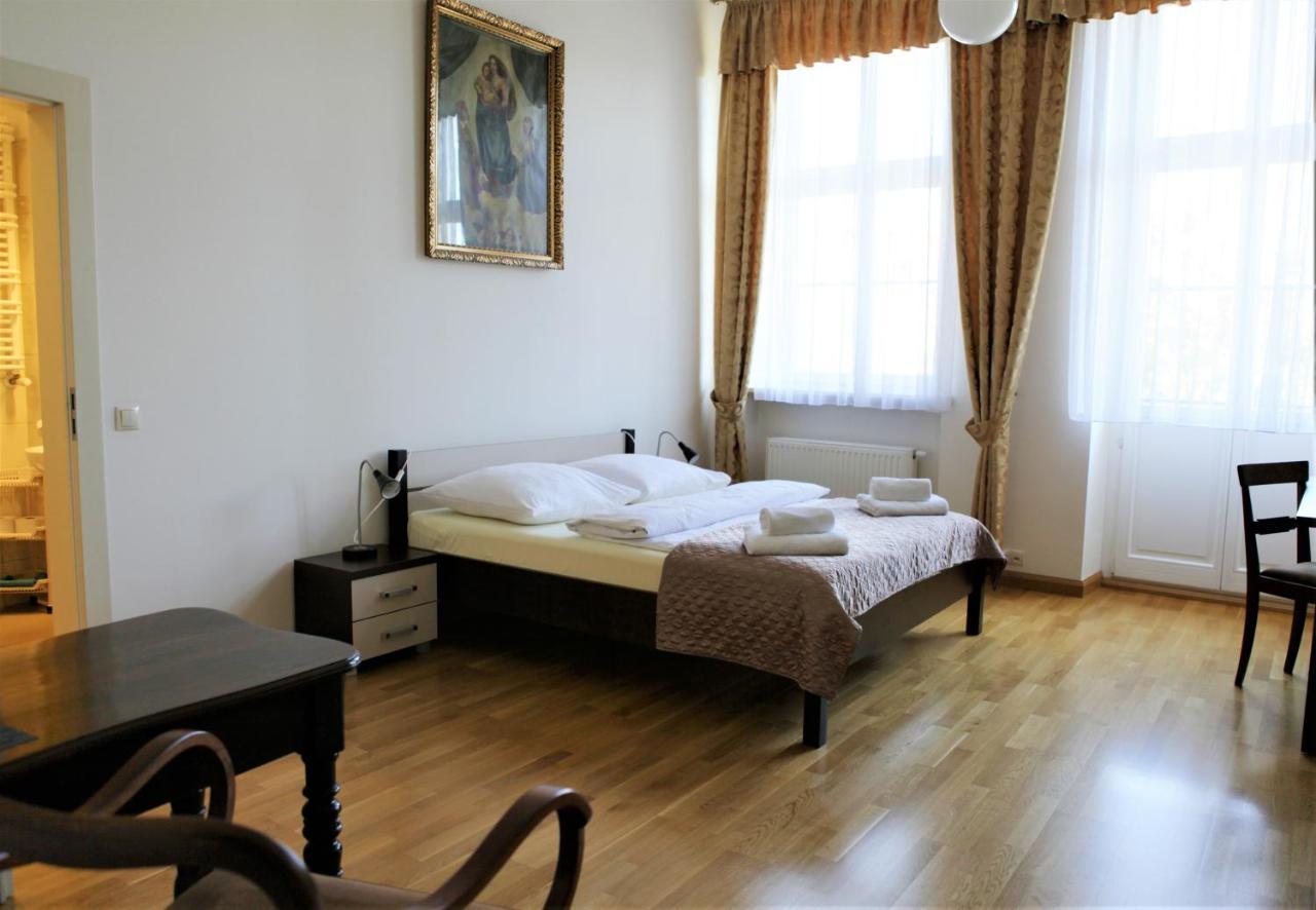 Bed and Breakfast Dom Notre Dame Vratislav Exteriér fotografie